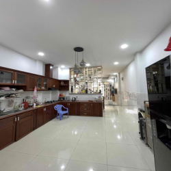 cho thuê nhà 3 Tầng hẻm xe hơi full nội thất sát Lê Văn Việt