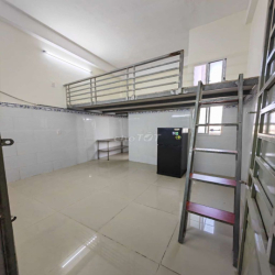 Phòng trọ Giá sinh viên Gác cao 1M9 30M2 ngay Trường Chinh