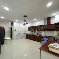 cho thuê nhà 3 Tầng hẻm xe hơi full nội thất sát Lê Văn Việt