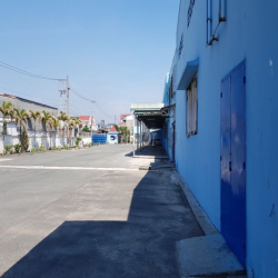 Nhà xưởng cho thuê phường tân thới nhât quận 12 dt: 7000m giá 400 tr