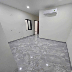cho thuê nha NC 4pn 5wc 5x25m sân to hẻm 872/ Quang Trung p8