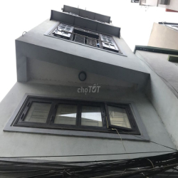 Nhà nguyên căn 3 tầng Ngõ 670 Nguyễn Khoái 6tr/tháng