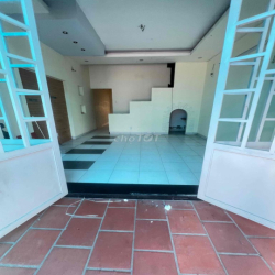 Cho thuê nhà hẻm xe tải âu cơ 5x20 trệt lửng 2PN