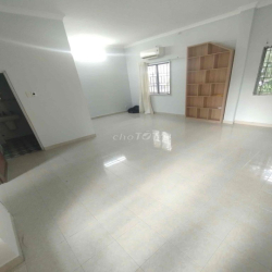 cho thuê biệt thự sân vườn 6x24m. kdc Bình Hưng cạnh bến xe Quận 8