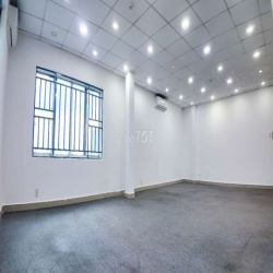 Cho thuê văn phòng 55m2 lầu cao view thoáng 225 Nguyễn Xí, Bình Thạnh