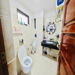 Cho thuê văn phòng Hoàng Cầu 75m2 14tr thông sàn bãi để xe đối diện