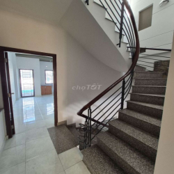 CHO THUÊ NHÀ 4X18M 1TRỆT 2 LẦU 3PN Y HÌNH MT ĐƯỜNG NGUYỄN HỮU DẬT