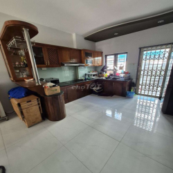 CHO THUÊ NHÀ 4X18M 1TRỆT 2 LẦU 3PN Y HÌNH MT ĐƯỜNG NGUYỄN HỮU DẬT