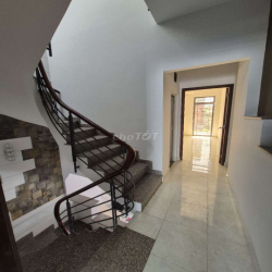 CHO THUÊ NHÀ 4X18M 1TRỆT 2 LẦU 3PN Y HÌNH MT ĐƯỜNG NGUYỄN HỮU DẬT