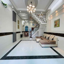 Nhà mới 2 lầu full nội thất KdC Nam Long