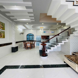 Nhà mới 2 lầu full nội thất KdC Nam Long