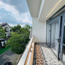 Nhà mới 2 lầu full nội thất KdC Nam Long