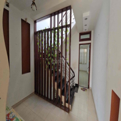 Cho thuê nhà phố mặt tiền đường hẻm 12m Giá 12tr oto vào tận nhà