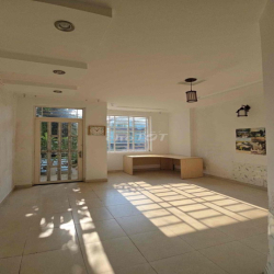 Cho thuê nhà phố mặt tiền đường hẻm 12m Giá 12tr oto vào tận nhà