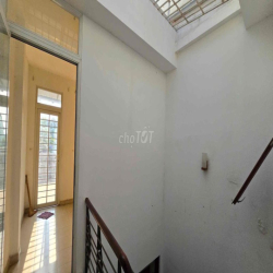 Cho thuê nhà phố mặt tiền đường hẻm 12m Giá 12tr oto vào tận nhà