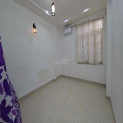 Cho thuê nhà phố mặt tiền đường hẻm 12m Giá 12tr oto vào tận nhà