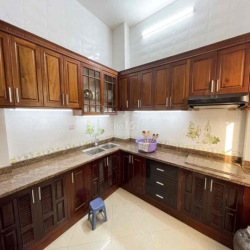 MẶT BẰNG RIÊNG BIỆT – CÓ SÂN ĐỂ XE – GẦN KHU CHUNG CƯ VÀ ĐƯỜNG LỚN
