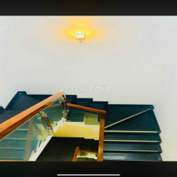 NHÀ PHỐ CUỐI NGUYỄN OANH. TRỆT 3 LẦU 5PN 6WC ( SÂN XE HƠI )