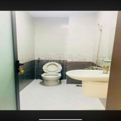NHÀ PHỐ CUỐI NGUYỄN OANH. TRỆT 3 LẦU 5PN 6WC ( SÂN XE HƠI )