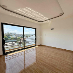 NHÀ ĐẸP NGAY TRUNG TÂM . SỔ RIÊNG SẴN