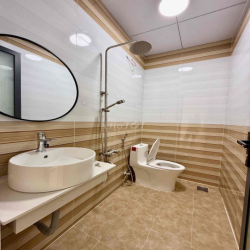 NHÀ ĐẸP NGAY TRUNG TÂM . SỔ RIÊNG SẴN