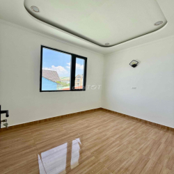 NHÀ ĐẸP NGAY TRUNG TÂM . SỔ RIÊNG SẴN