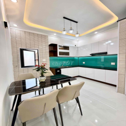 NHÀ ĐẸP NGAY TRUNG TÂM . SỔ RIÊNG SẴN