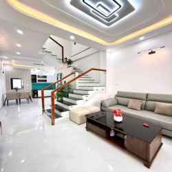 NHÀ ĐẸP NGAY TRUNG TÂM . SỔ RIÊNG SẴN