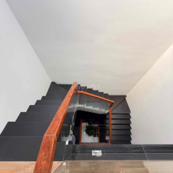 NHÀ ĐẸP NGAY TRUNG TÂM . SỔ RIÊNG SẴN