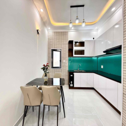 NHÀ ĐẸP NGAY TRUNG TÂM . SỔ RIÊNG SẴN