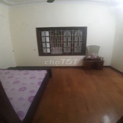 Cho thuê nhà ngõ 112 Hoàng Quốc Việt,  Dt 50m2 x 4 tầng ô tô đậu cửa,