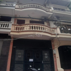 Cho thuê nhà ngõ 112 Hoàng Quốc Việt,  Dt 50m2 x 4 tầng ô tô đậu cửa,