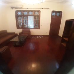 Cho thuê nhà ngõ 112 Hoàng Quốc Việt,  Dt 50m2 x 4 tầng ô tô đậu cửa,