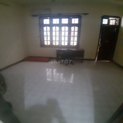 Cho thuê nhà ngõ 112 Hoàng Quốc Việt,  Dt 50m2 x 4 tầng ô tô đậu cửa,