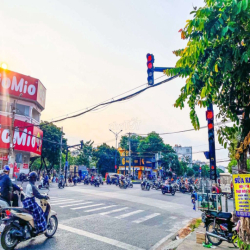 Cho thuê toà nhà góc ngã tư đường tên lửa 1000m2