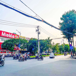 Cho thuê toà nhà góc ngã tư đường tên lửa 1000m2