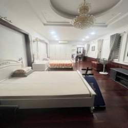 Cần cho thuê nhà góc 2MT 563B Nguyễn Đình Chiểu P.2 Quận 3