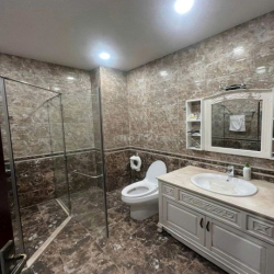 Cần cho thuê nhà góc 2MT 563B Nguyễn Đình Chiểu P.2 Quận 3