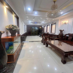 Cần cho thuê nhà góc 2MT 563B Nguyễn Đình Chiểu P.2 Quận 3