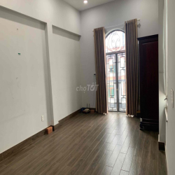 Cho thuê căn biệt thự Góc 2 Mặt tiền KDC Khang Điền, DT: 160m2/24 Tr