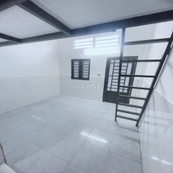 Phòng có gác rộng rãi, gần khu CNC, ngã 4 Thủ Đức, Đình Phong Phú