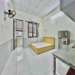 CĂN HỘ ĐẦY ĐỦ NỘI THẤT CÓ BAN CÔNG - THANG MÁY GẦN NGÃ TƯ BỐN XÃ