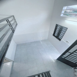 Phòng có gác rộng rãi, gần khu CNC, ngã 4 Thủ Đức, Đình Phong Phú