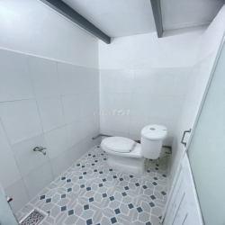 Phòng có gác rộng rãi, gần khu CNC, ngã 4 Thủ Đức, Đình Phong Phú