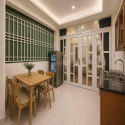 STUDIO BAN CÔNG TÁCH BẾP MỚI TINH ở Bùi Đình Tuý