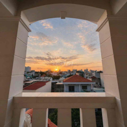 STUDIO BAN CÔNG TÁCH BẾP MỚI TINH ở Bùi Đình Tuý