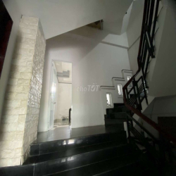 NHÀ MẶT TIỀN 1 TRỆT 4 LẦU 586 CHO THUÊ GIÁ CHỈ 12TR