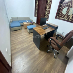 Văn phòng 40m² tại 193 Trung Kính - Cầu Giấy. Giá 4 triệu.