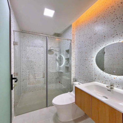 Nhà 2 lầu mới 100% trục chính hẻm 54 Hùng Vương