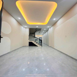 Nhà 2 lầu mới 100% trục chính hẻm 54 Hùng Vương